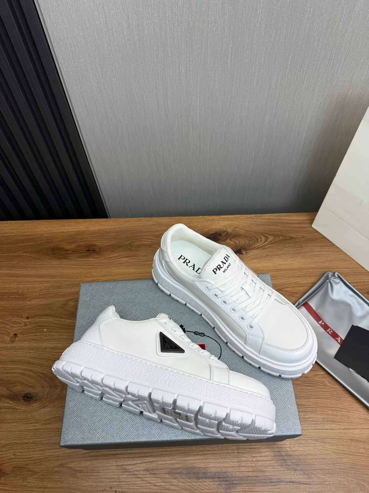 Men's shoes 💰580💰 [PRADA] Autumn and winter hot men's shoes shipped 👏Official website synchronized ⬆️Original fly-woven cowhide fabric + cowhide lining, 1⃣️:1⃣️reproduction, original sole, 38-45 (45. Customized, non-refundable)